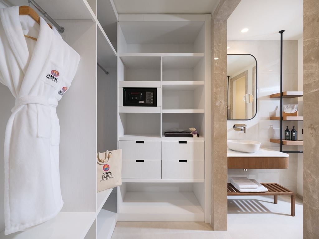 rooms-deluxe-family-suite-sea-view--family-zone-