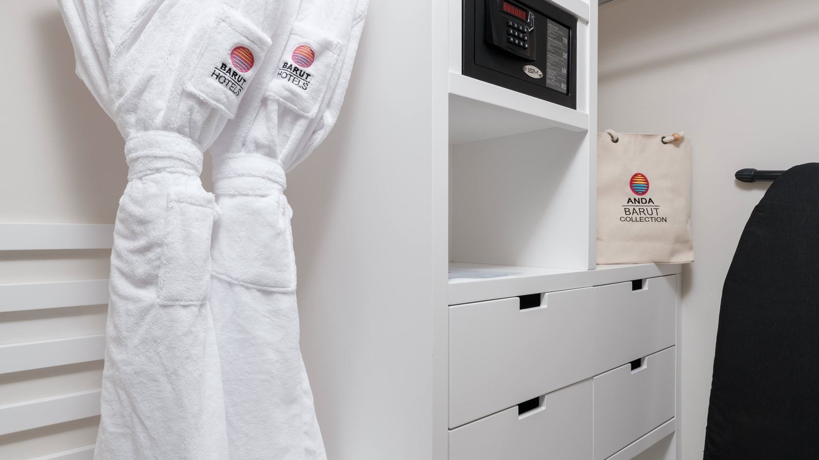 rooms-deluxe-swimup-room-sea-view--family-zone-