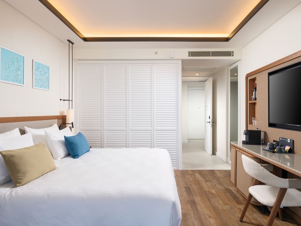 rooms-deluxe-family-suite-adventure-park-view--family-zone-