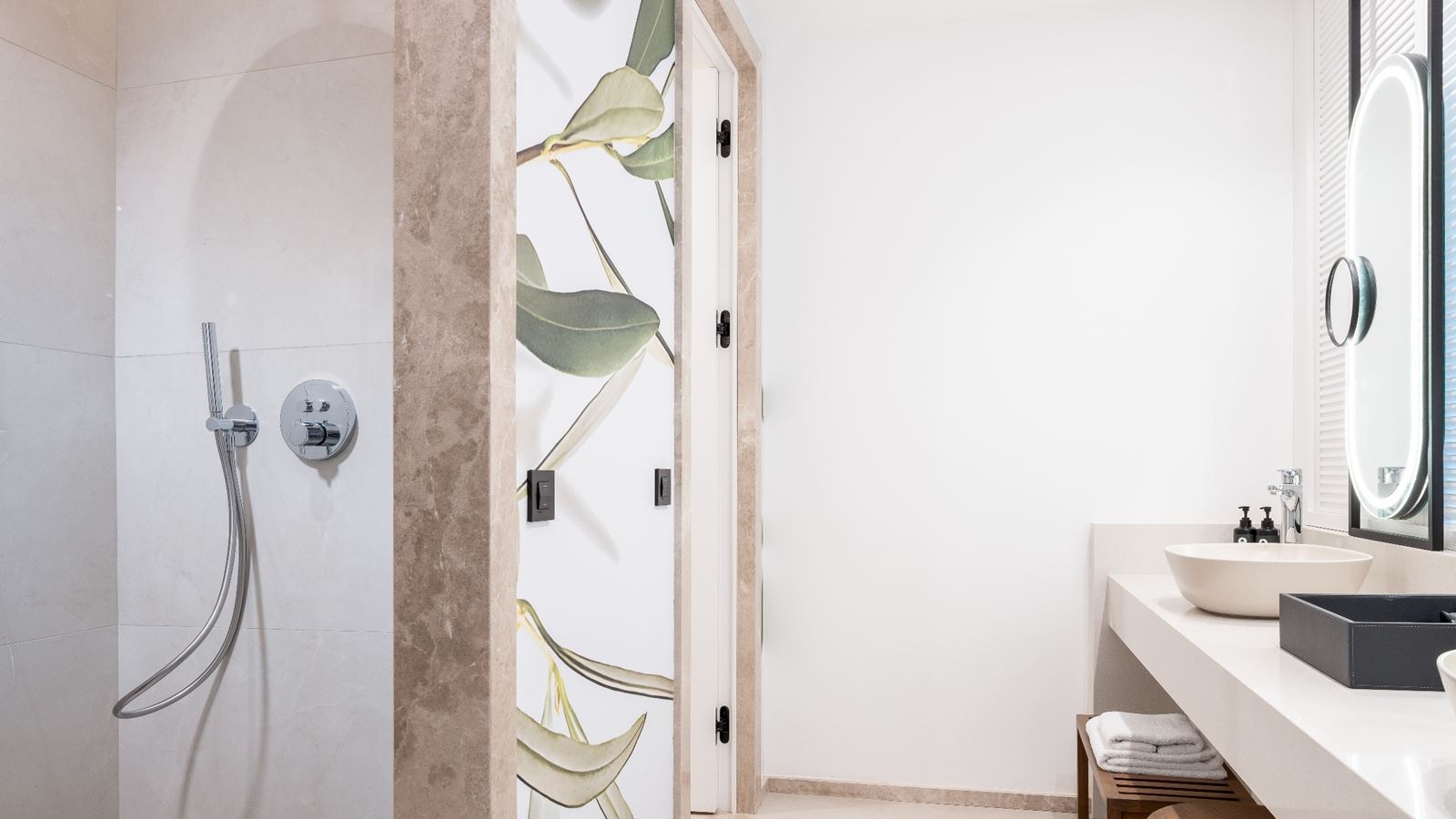 rooms-deluxe-double-4-room-sea-view--community-zone-