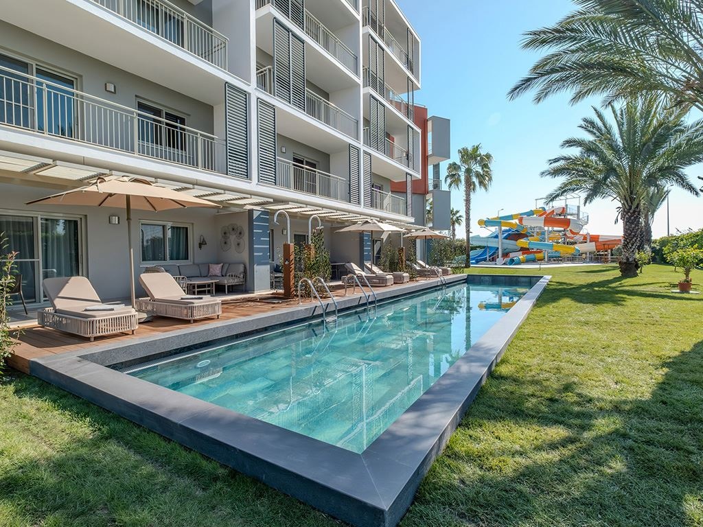 rooms-deluxe-suite-swim-up-adult-only-+12