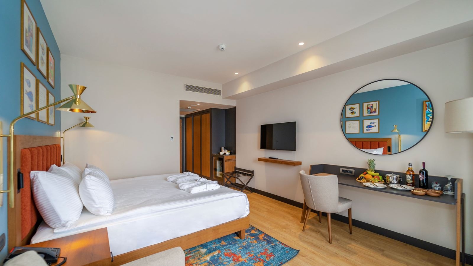 rooms-deluxe-room-land-view