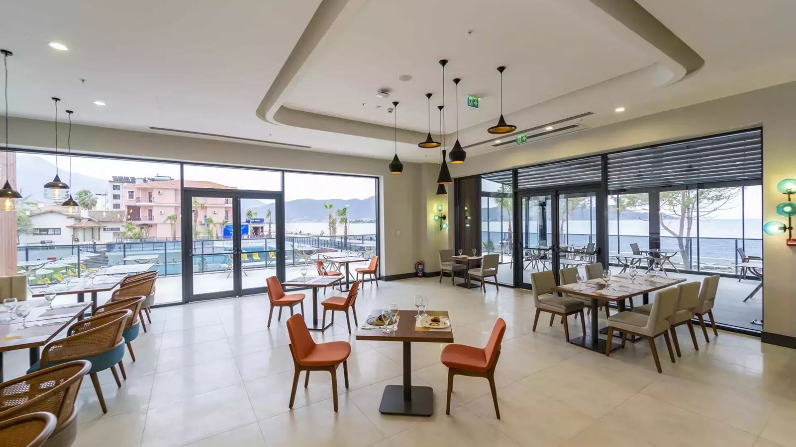 restaurants-the-blue-restaurant-main-restaurant