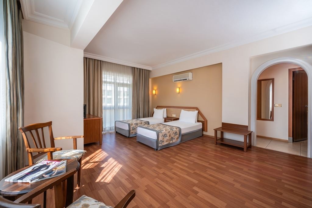 rooms-superior-pool-view