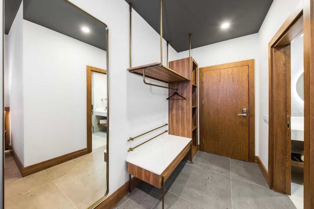 rooms-deluxe-pool-view-room