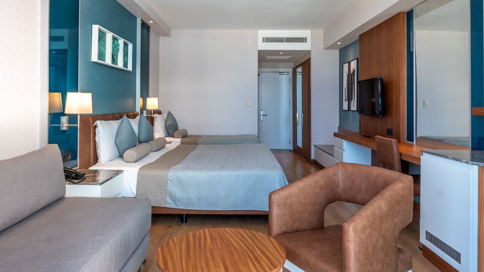 rooms-quadro-room-land-view