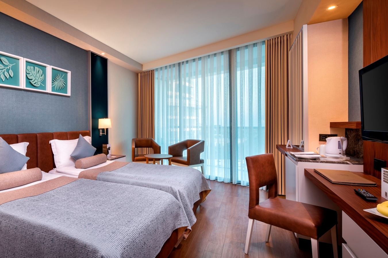 rooms-economy-room-with-french-balcony