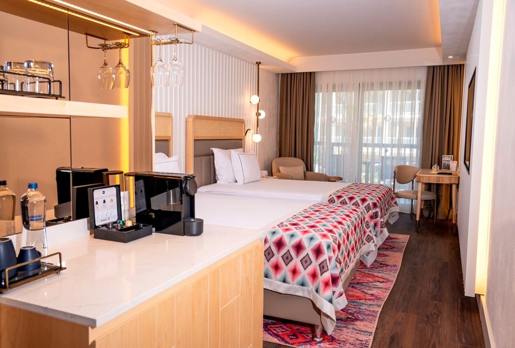 rooms-deluxe-lagoon-room