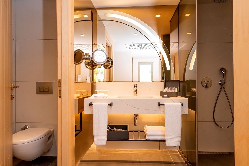 rooms-deluxe-lagoon-room-swimup