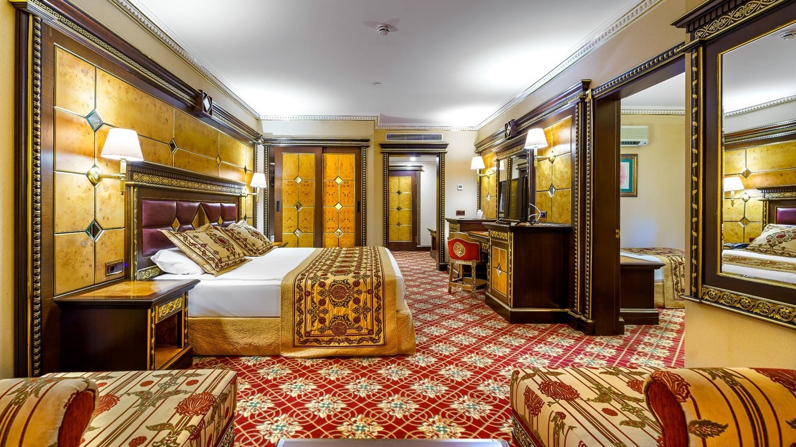 rooms-elegance-family-room-2-bedrooms