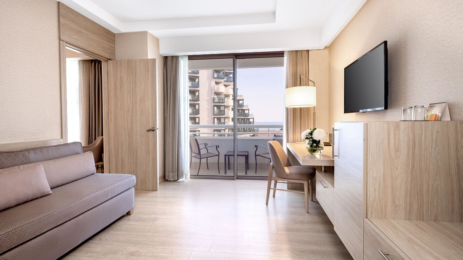 rooms-deluxe-junior-suite