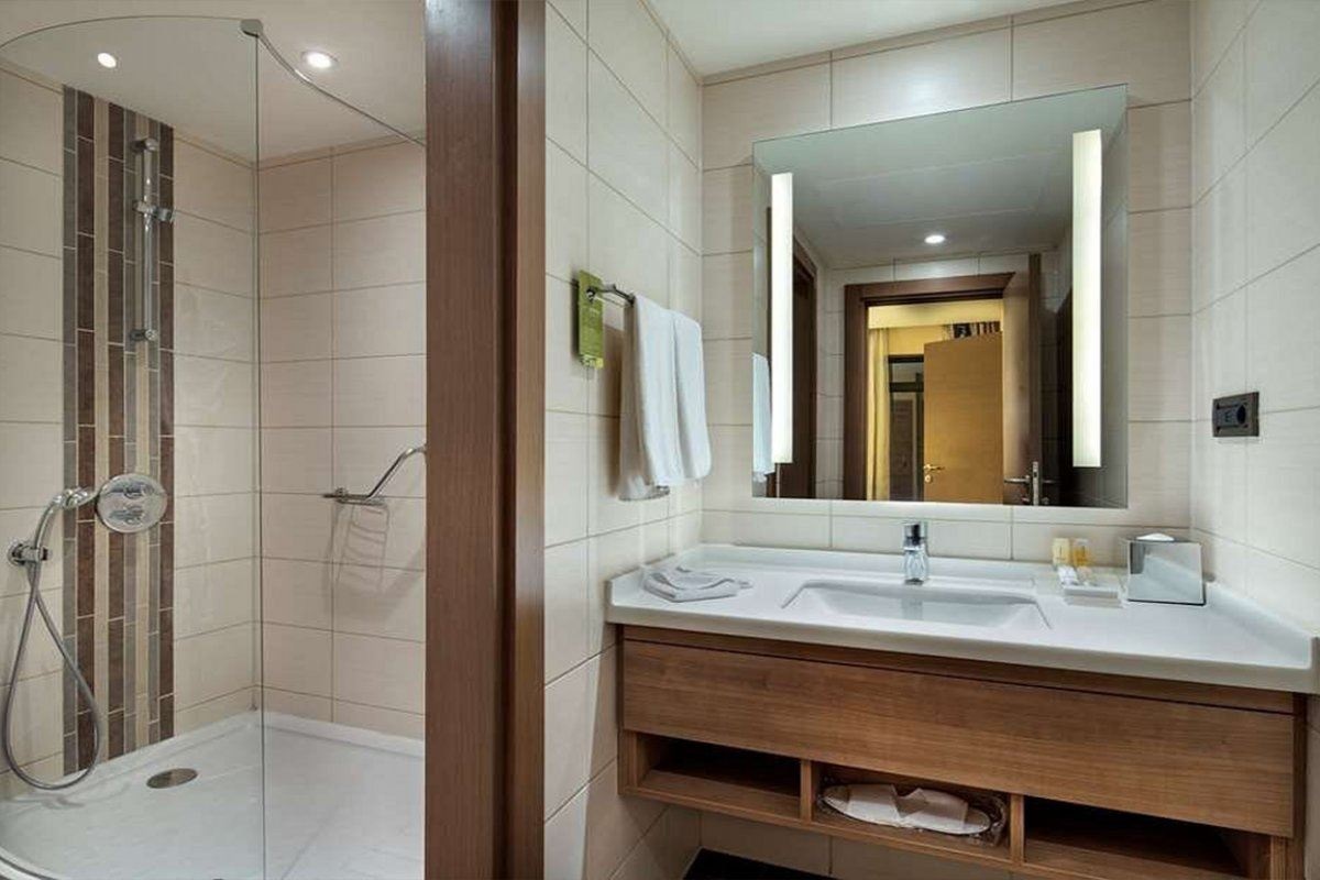 rooms-family-room-connection-sea-view