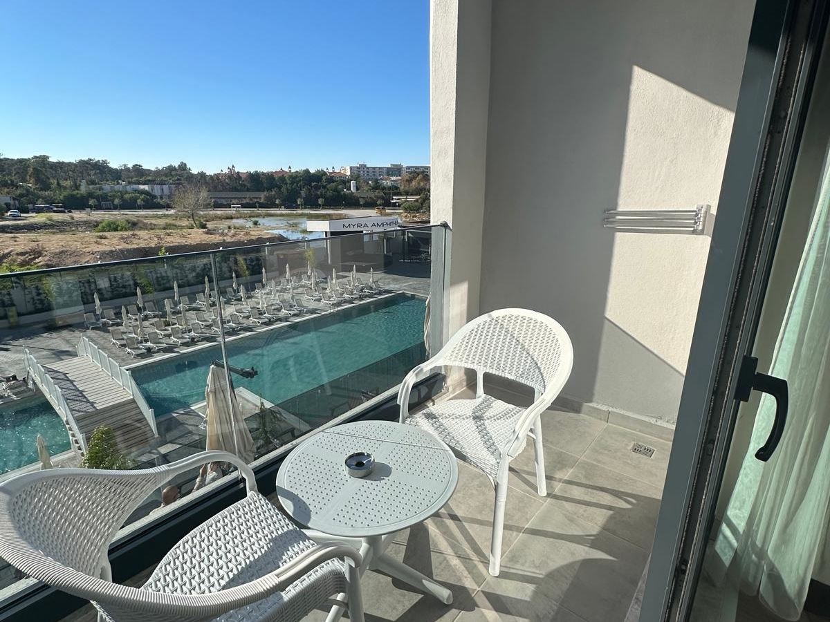 rooms-std-room-with-pool-view