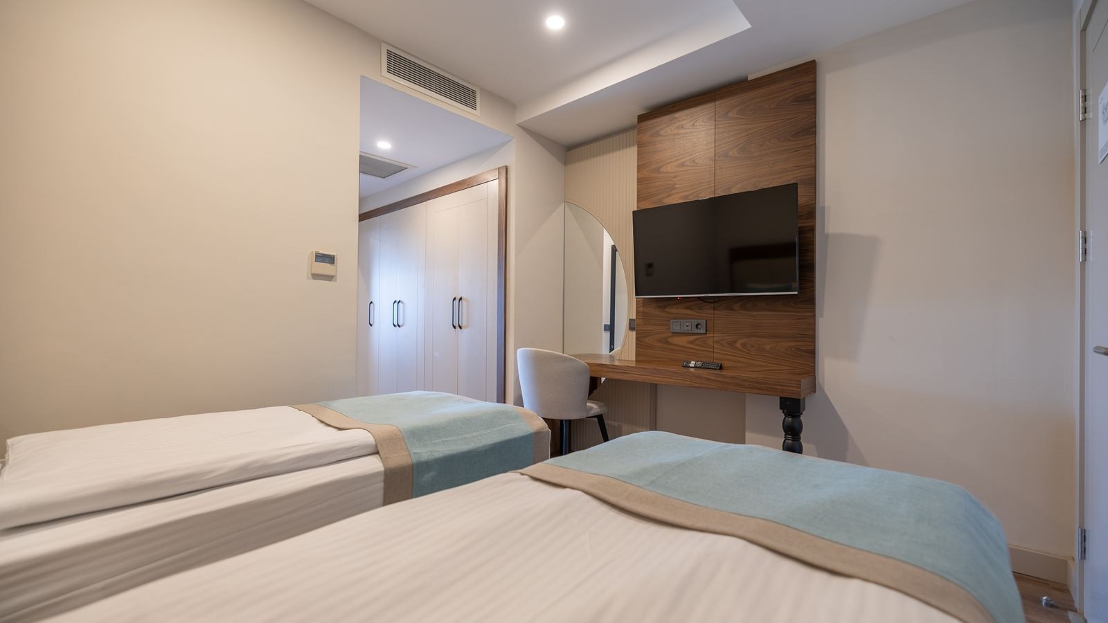 rooms-family-room-with-land-view