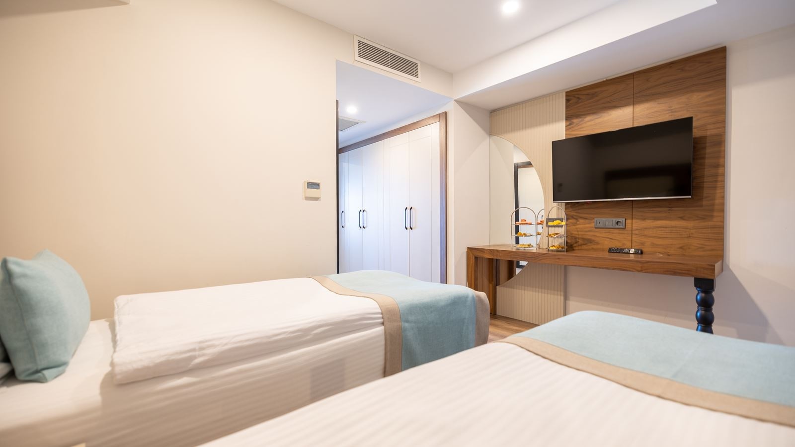 rooms-family-room-with-land-view