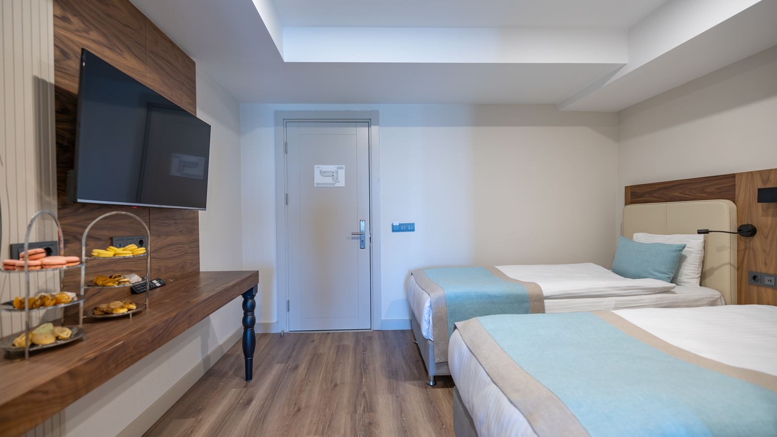 rooms-family-room-with-land-view