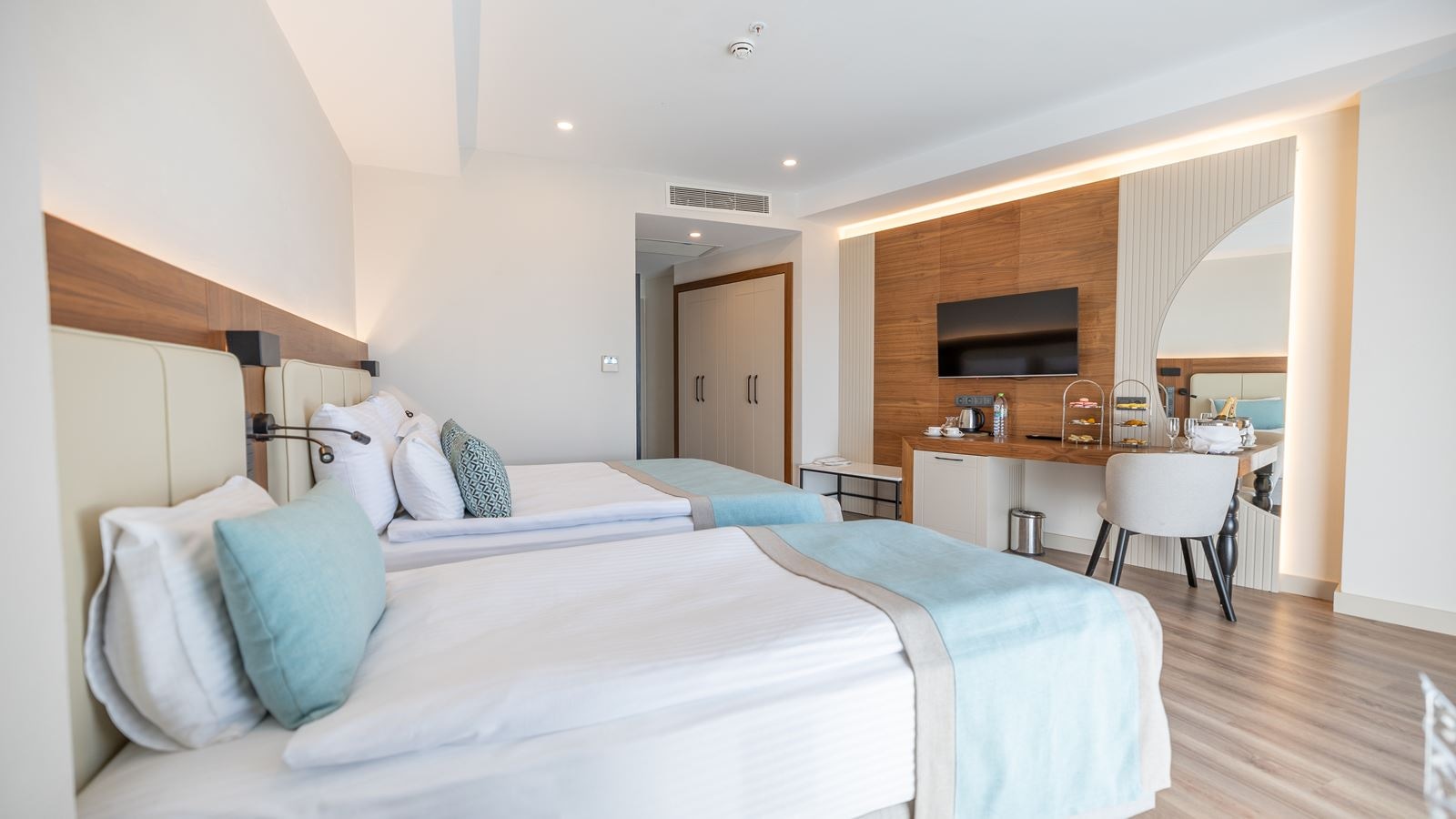 rooms-std-superior-room-with-pool-view