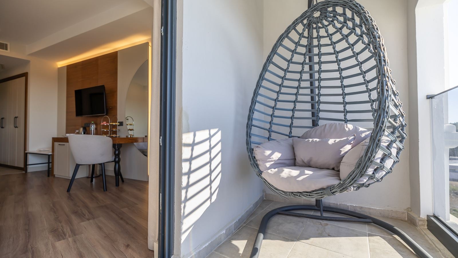 rooms-std-superior-room-with-pool-view