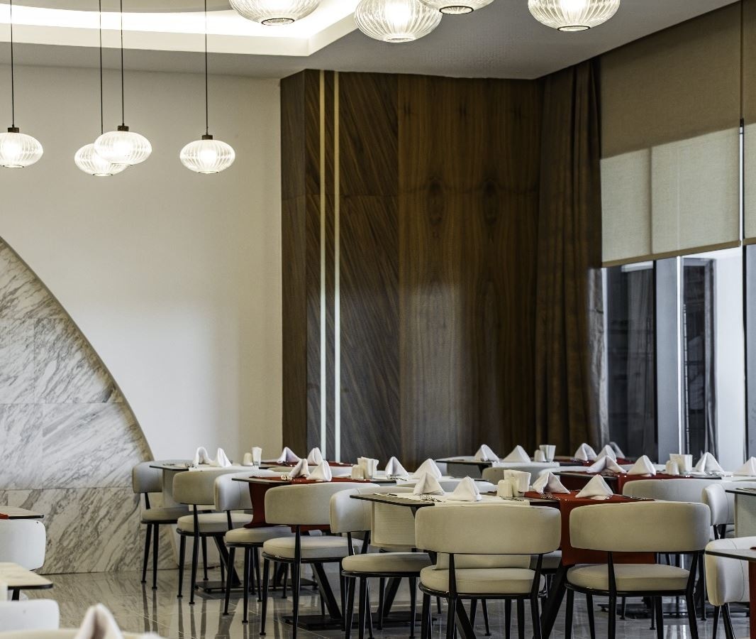 restaurants-moon-main-restaurant