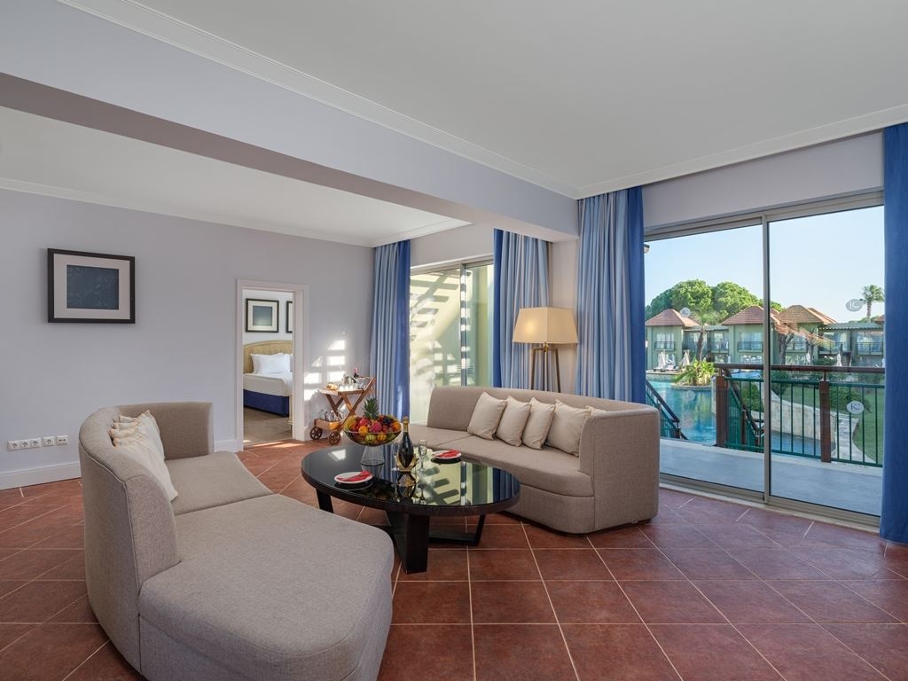 rooms-lake-deluxe-villa