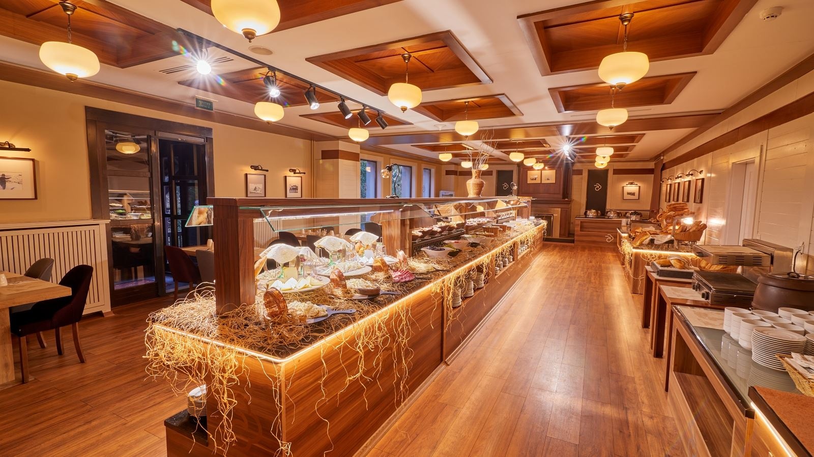 restaurants-restaurant