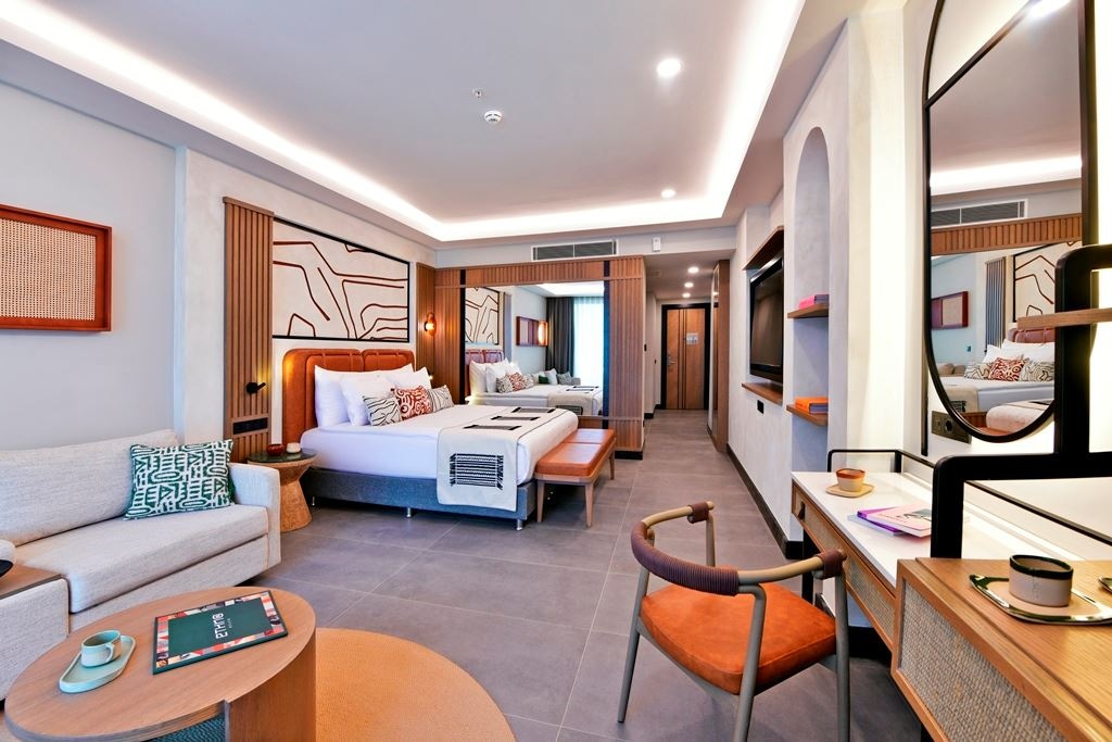 rooms-deluxe-swim-up-forest-view