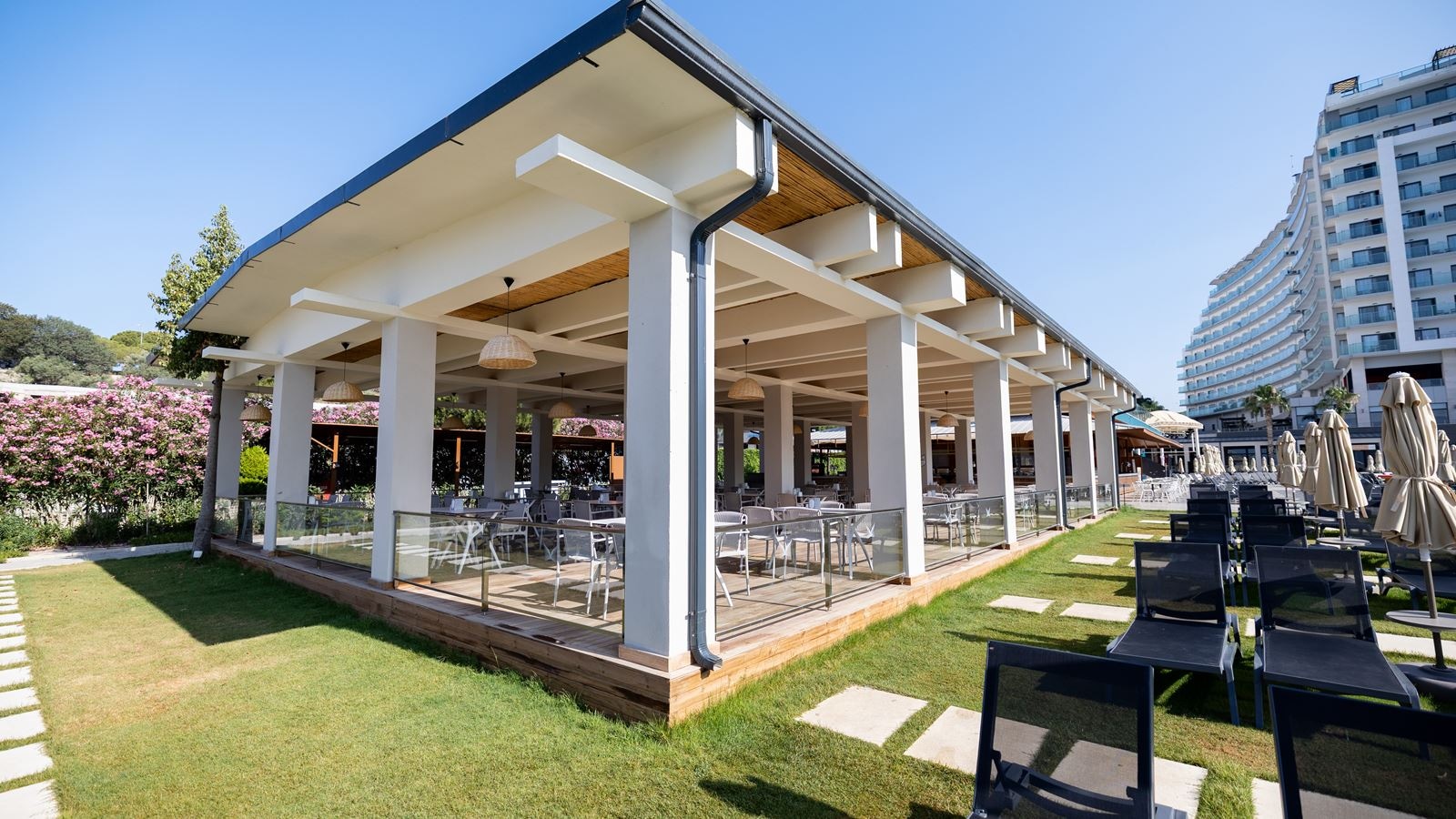 bars-booze-and-snack-pool-bar