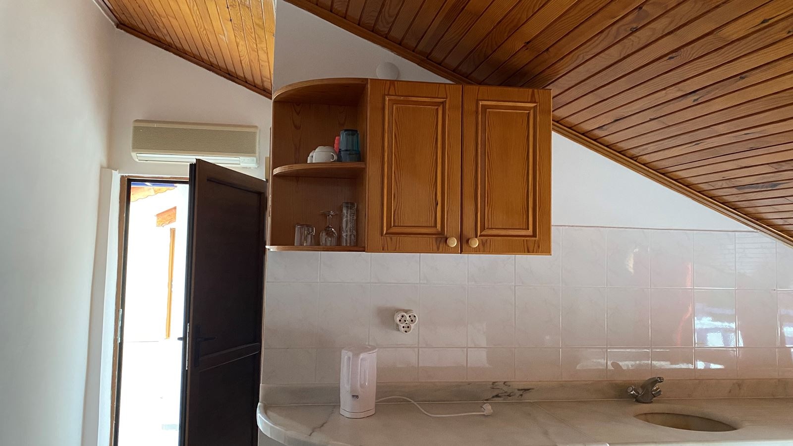 rooms-studio-apart-sea-and-city-view