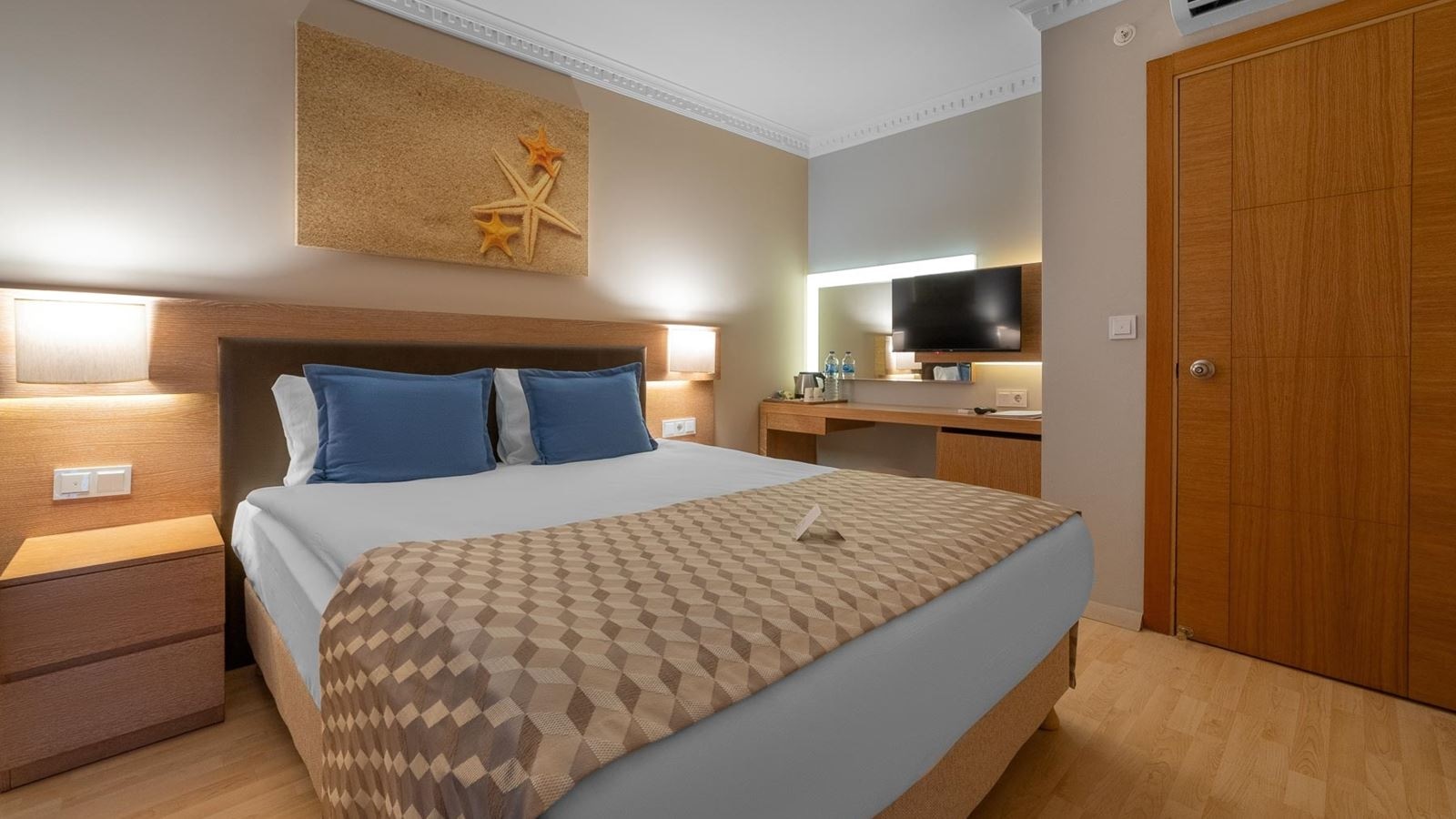 rooms-family-room-land-view