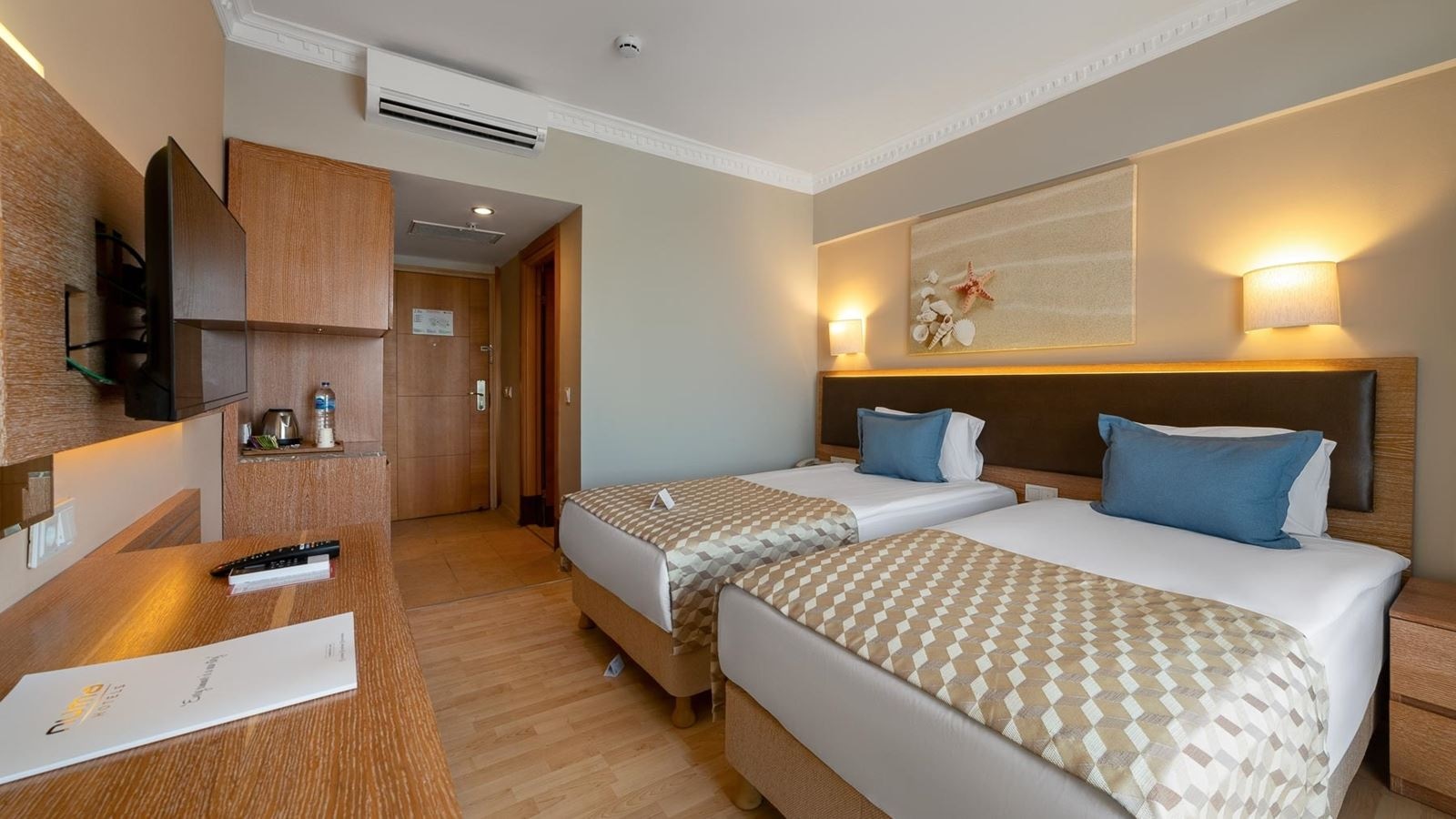 rooms-standard-room--land-view