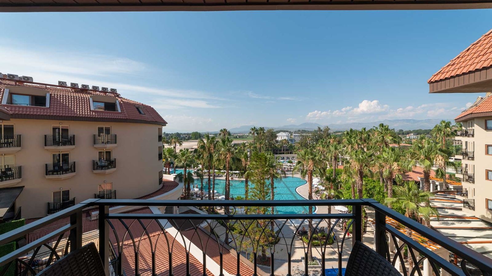 rooms-standard-room--pool-view