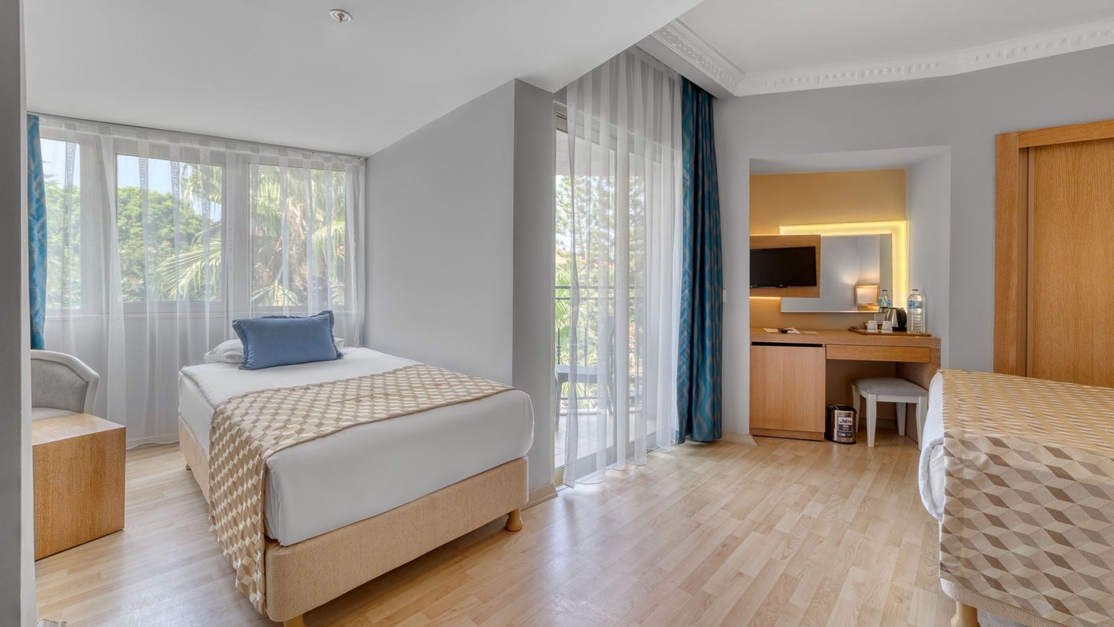 rooms-superior-room-land-view