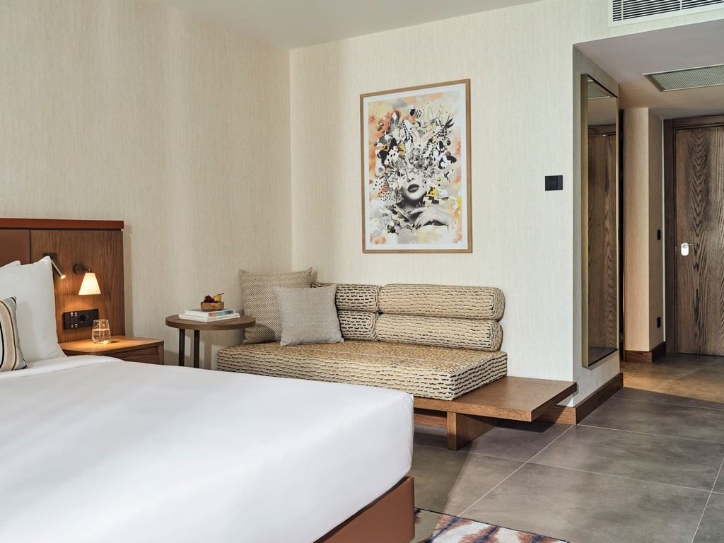 rooms-general-admission-with-pool-view