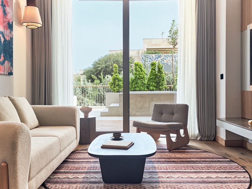 rooms-headliner-one-bedroom-suite-with-jacuzzi