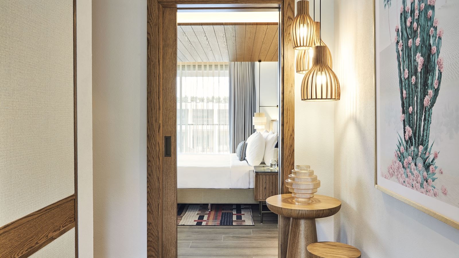 rooms-platinum-suite-poolview