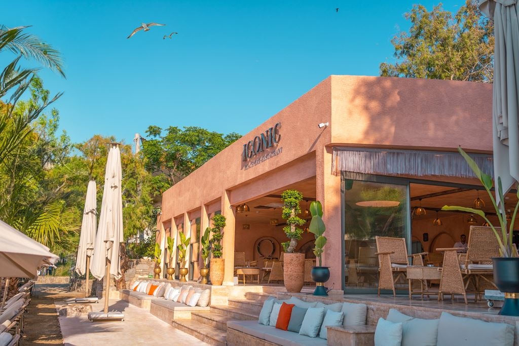 restaurants-iconic-beach-bar--restaurant