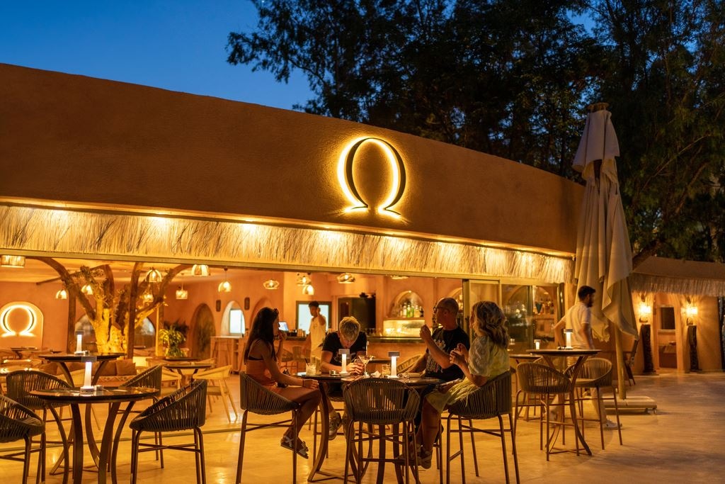 bars-iconic-beach-bar--restaurant