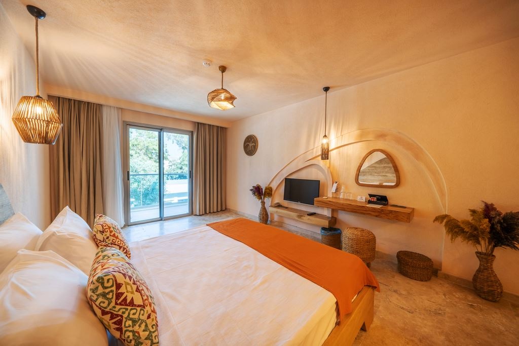 rooms-deluxe-room-with-balcony