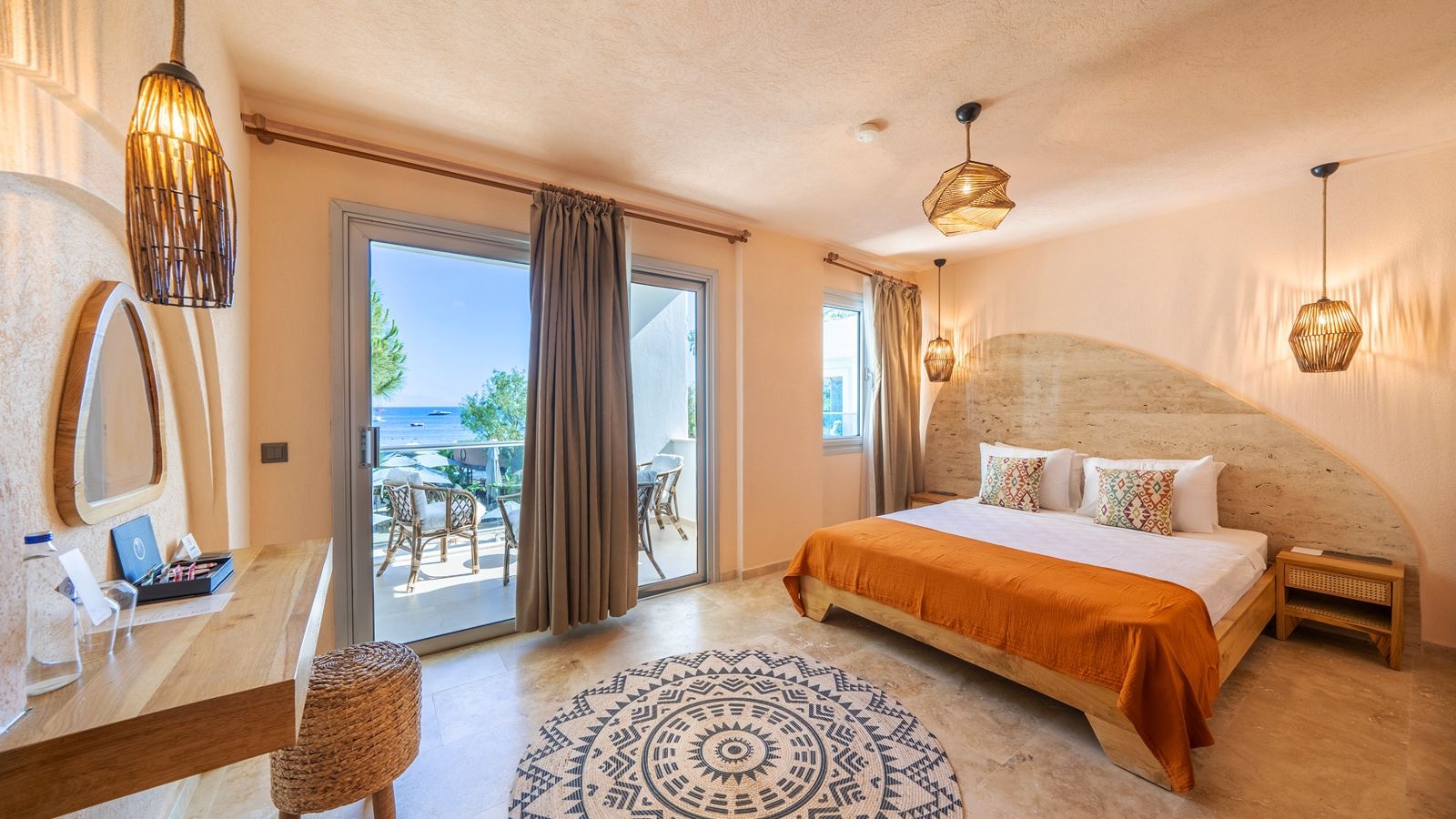 rooms-1-bedroom-suite-with-sea-view