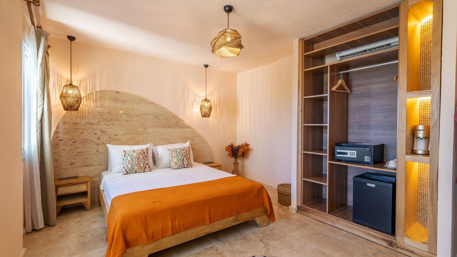 rooms-1-bedroom-suite-with-sea-view