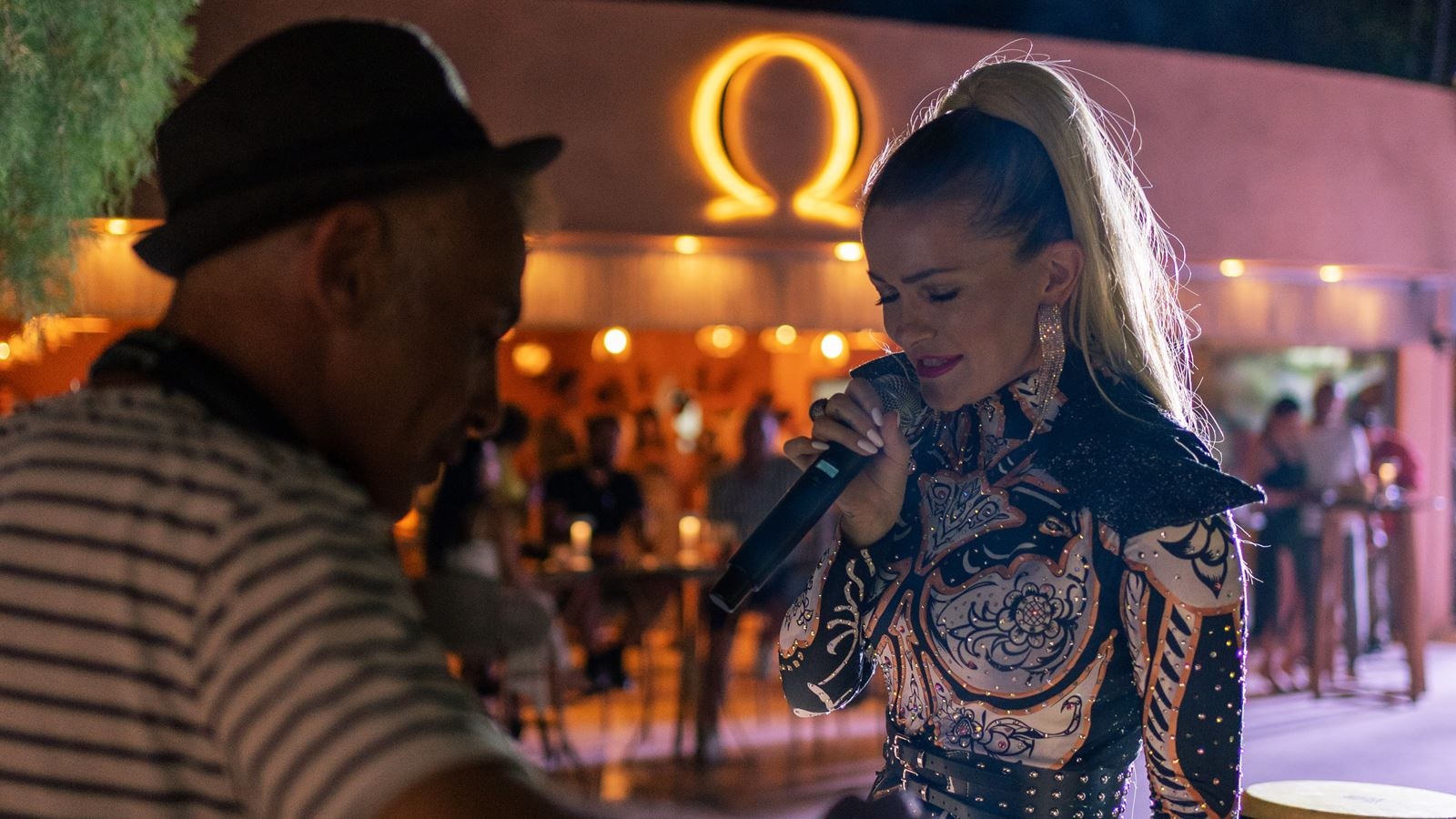 bars-iconic-beach-bar--restaurant