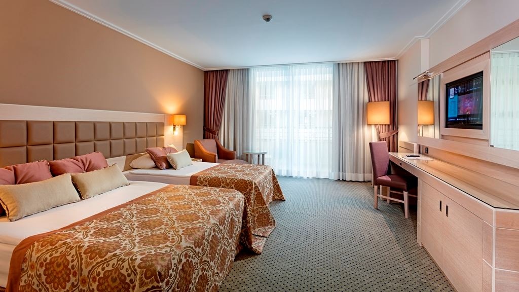 rooms-standard-room-land-view