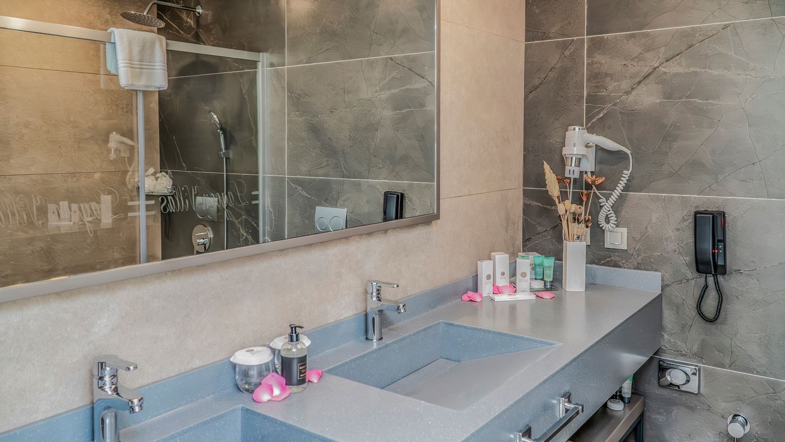 rooms-honeymoon-lagoon-suits