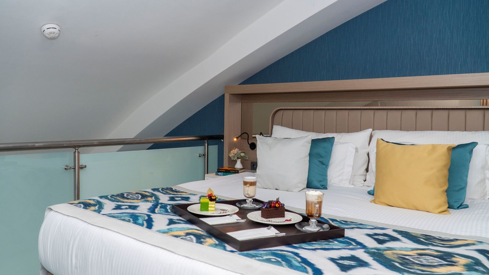 rooms-duplex-family-room