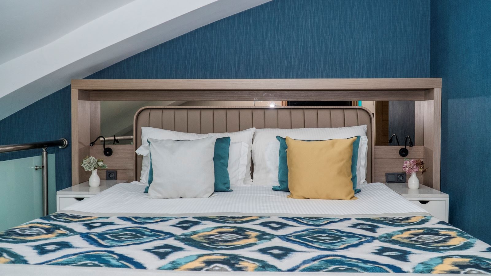 rooms-duplex-family-room