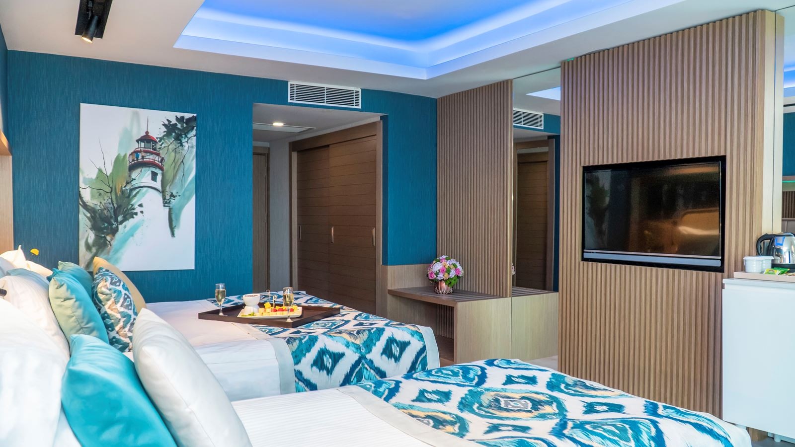 rooms-superior-standard-room-side-sea-view-with-balcony