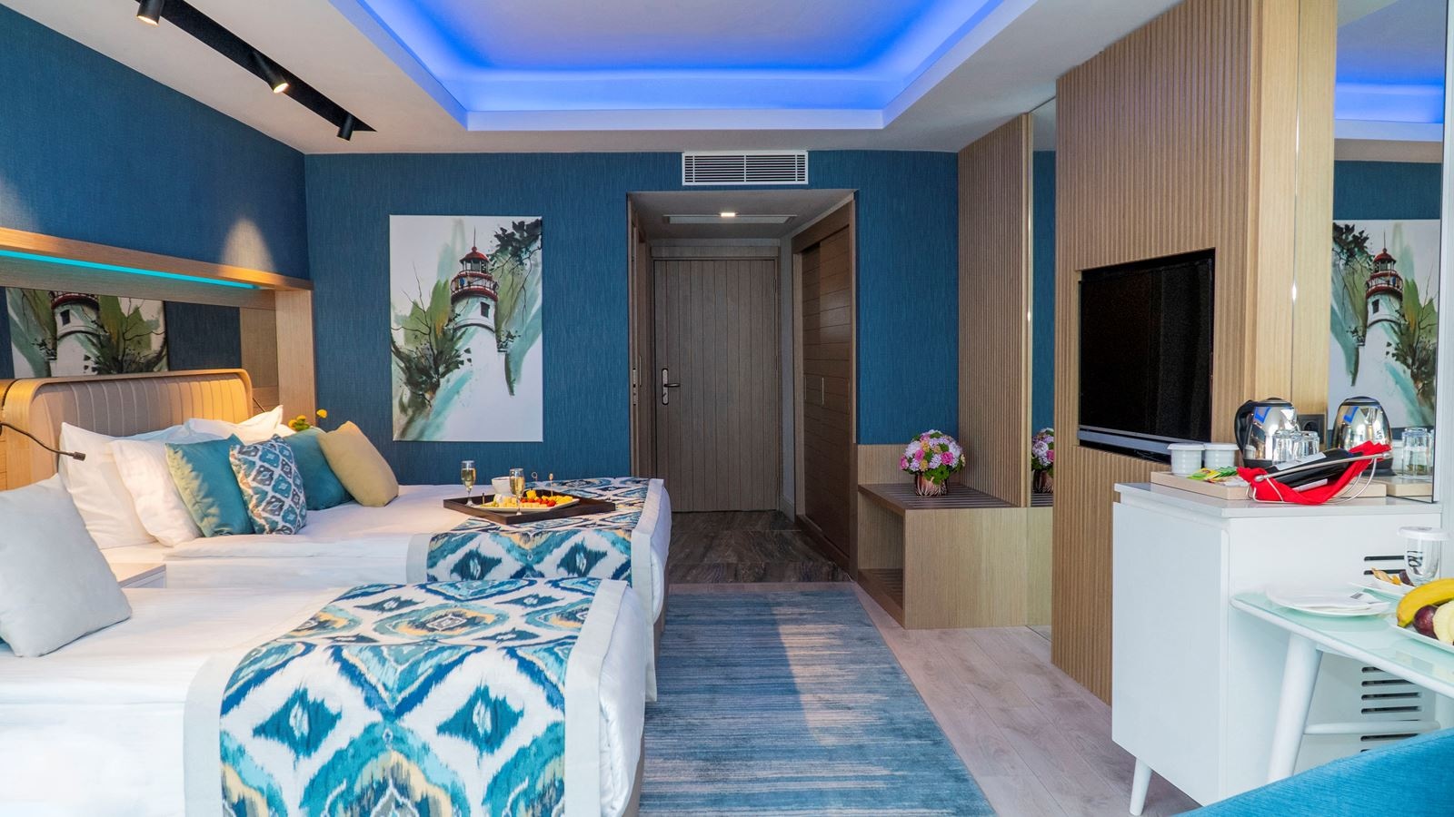 rooms-superior-standard-room-side-sea-view-with-balcony