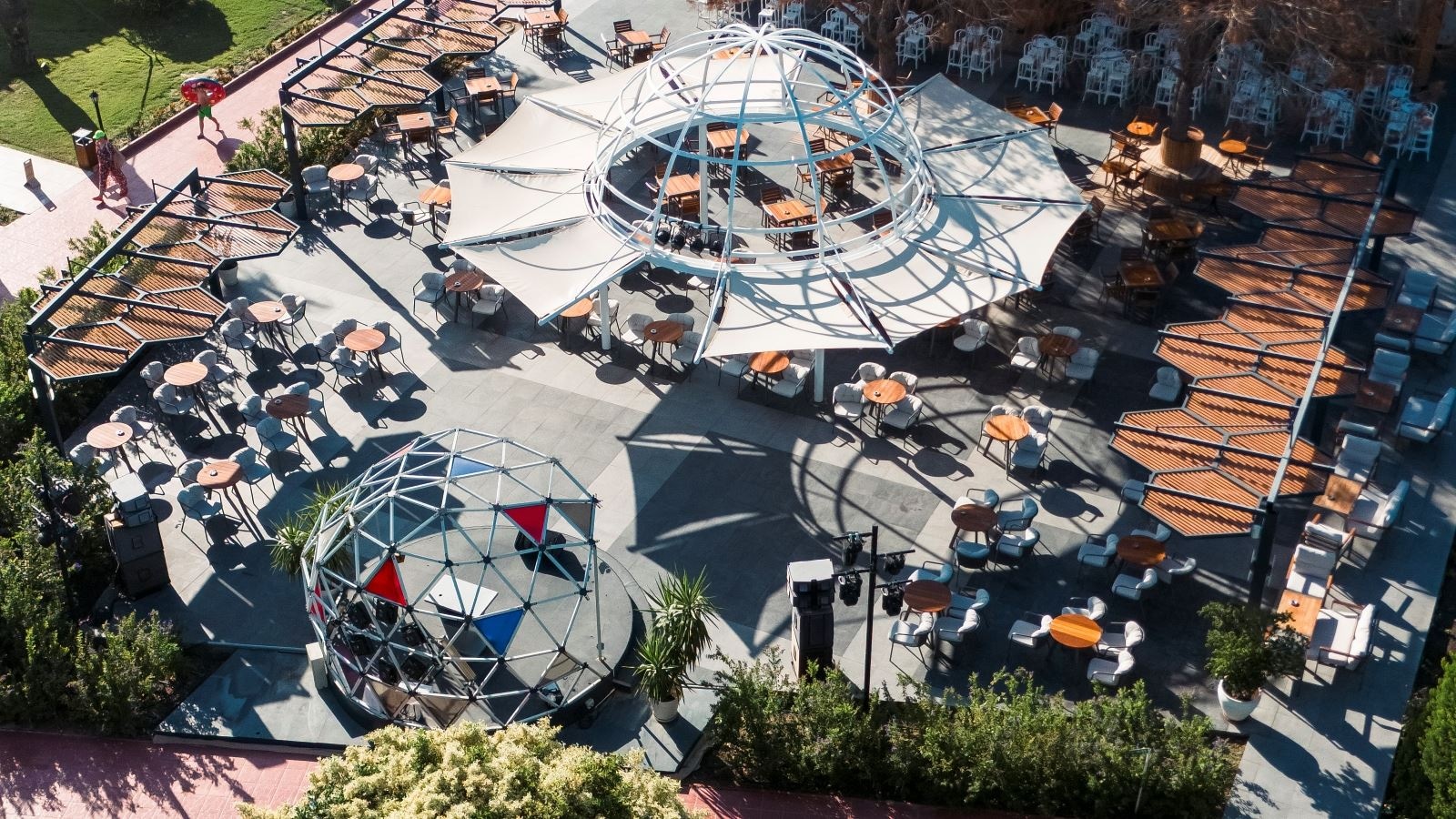 restaurants-main-building