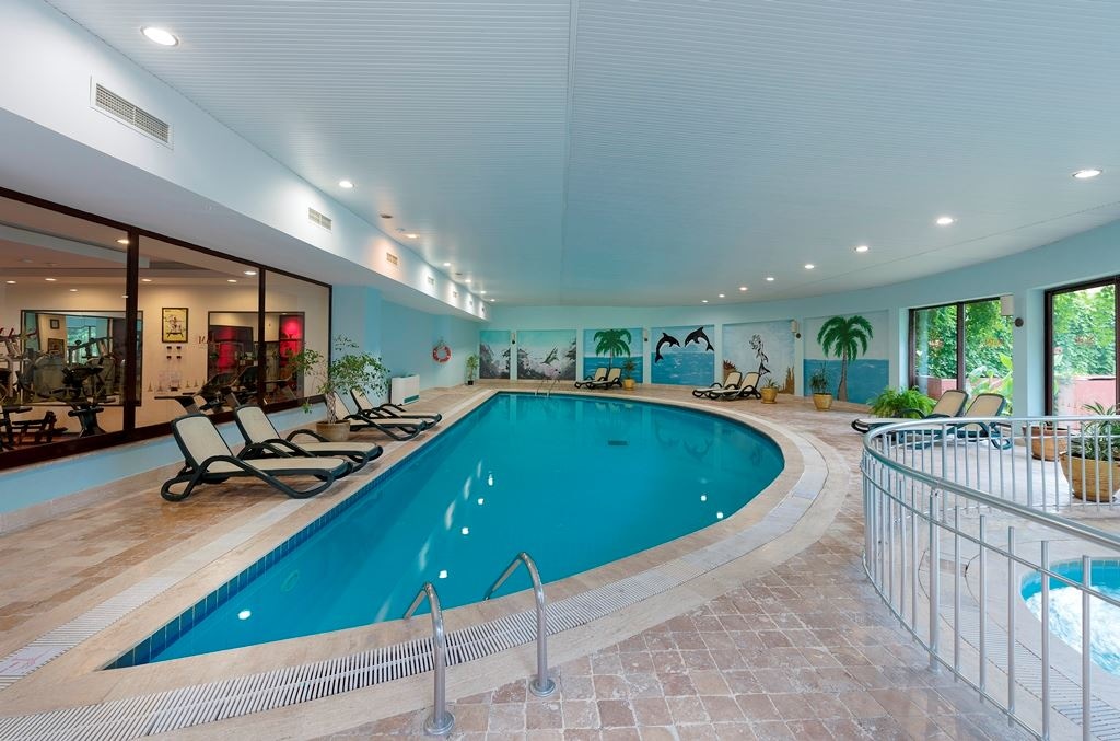 pools-indoor-pool