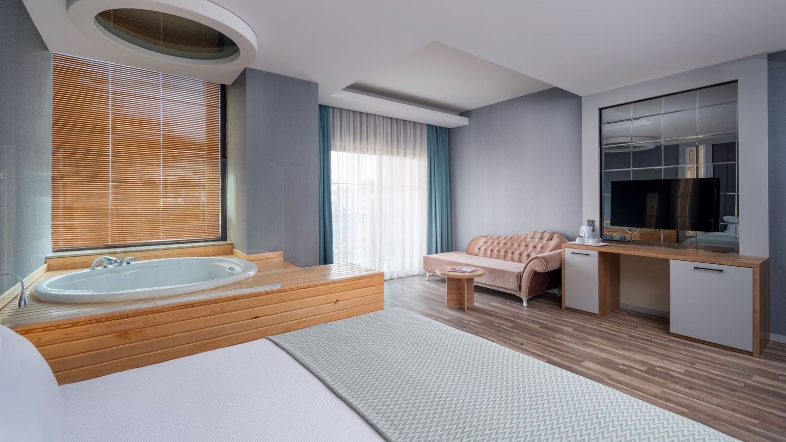 rooms-junior-suite-land-view--jacuzzi